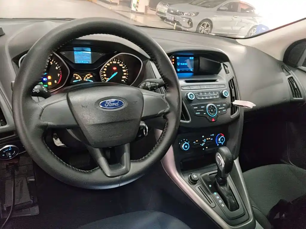 Фото 10 - Ford Focus