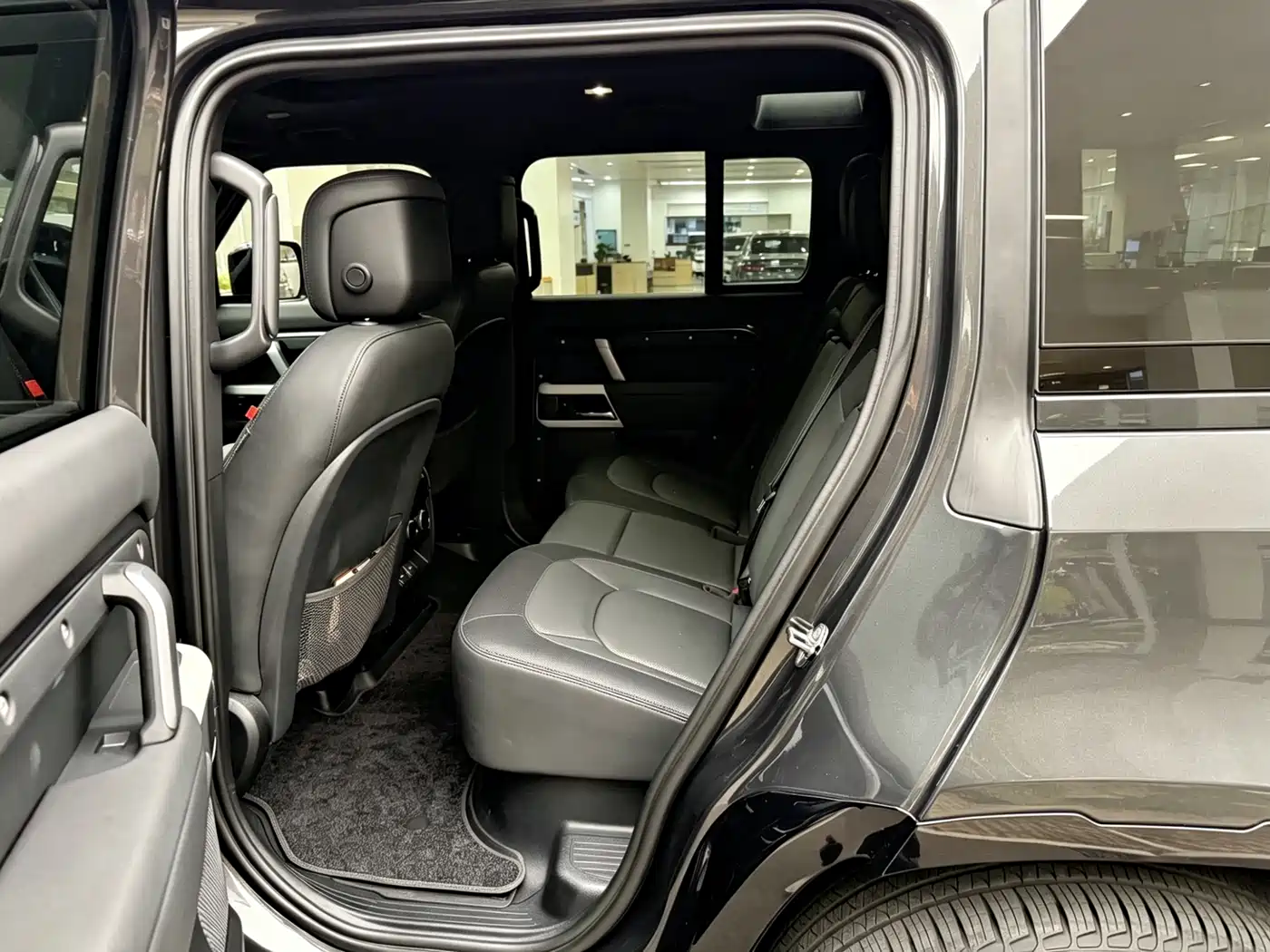 Land Rover Defender 2023 Model 110 3.0T P400 X-DYNAMIC HSE фото 8