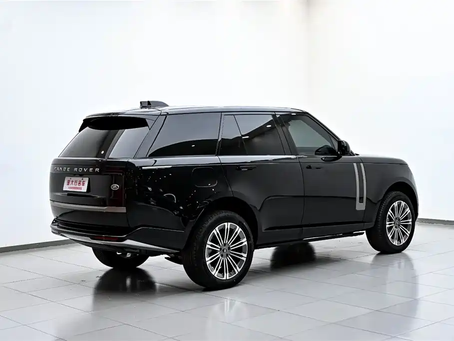Land Rover Range Rover 2023 3.0 L6 360PS Golden Age Edition фото 7