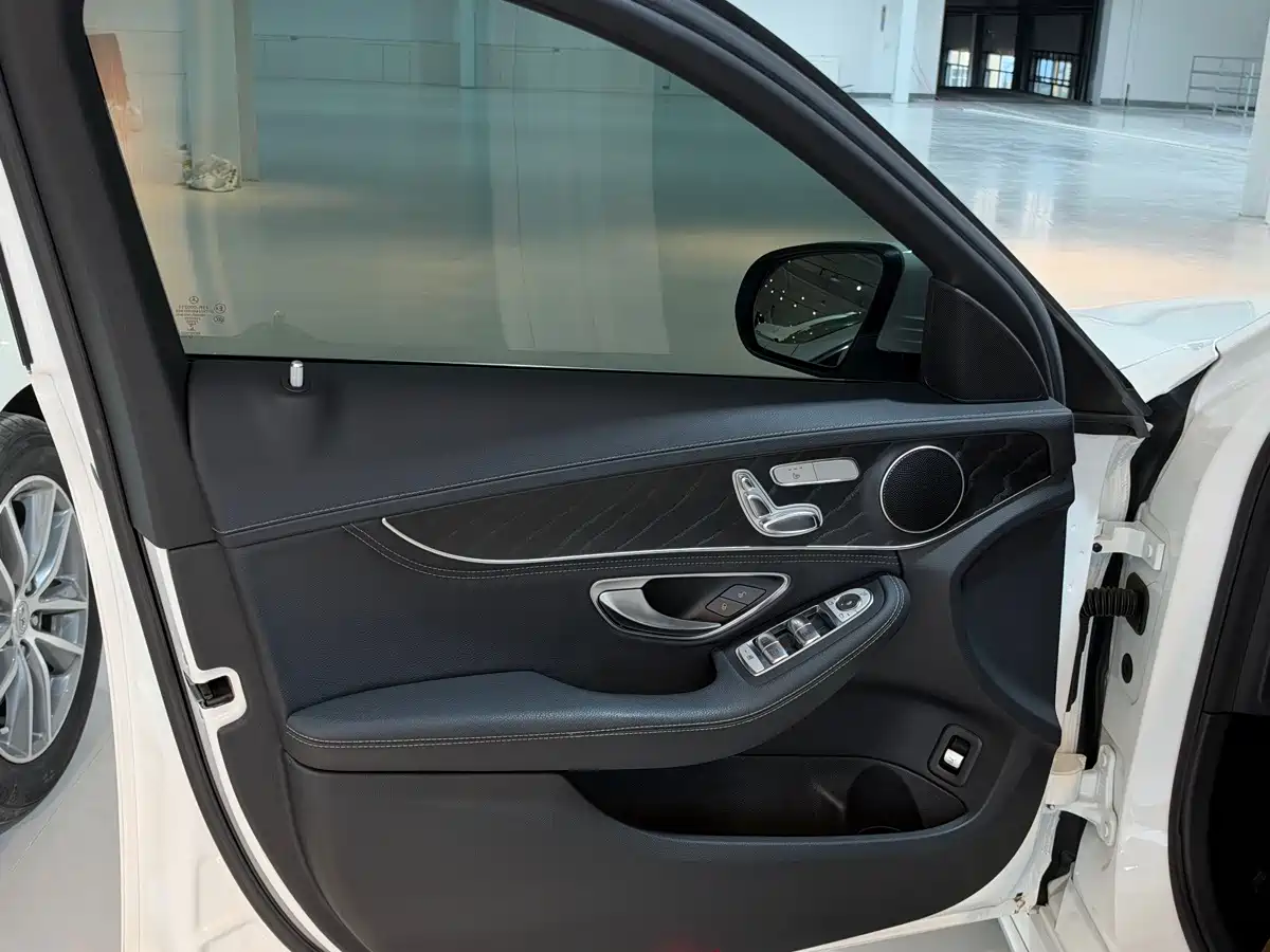 Фото 11 - Mercedes-Benz C-Class