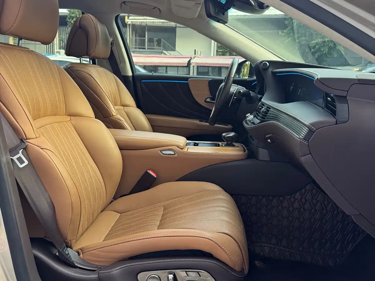 LEXUS LS