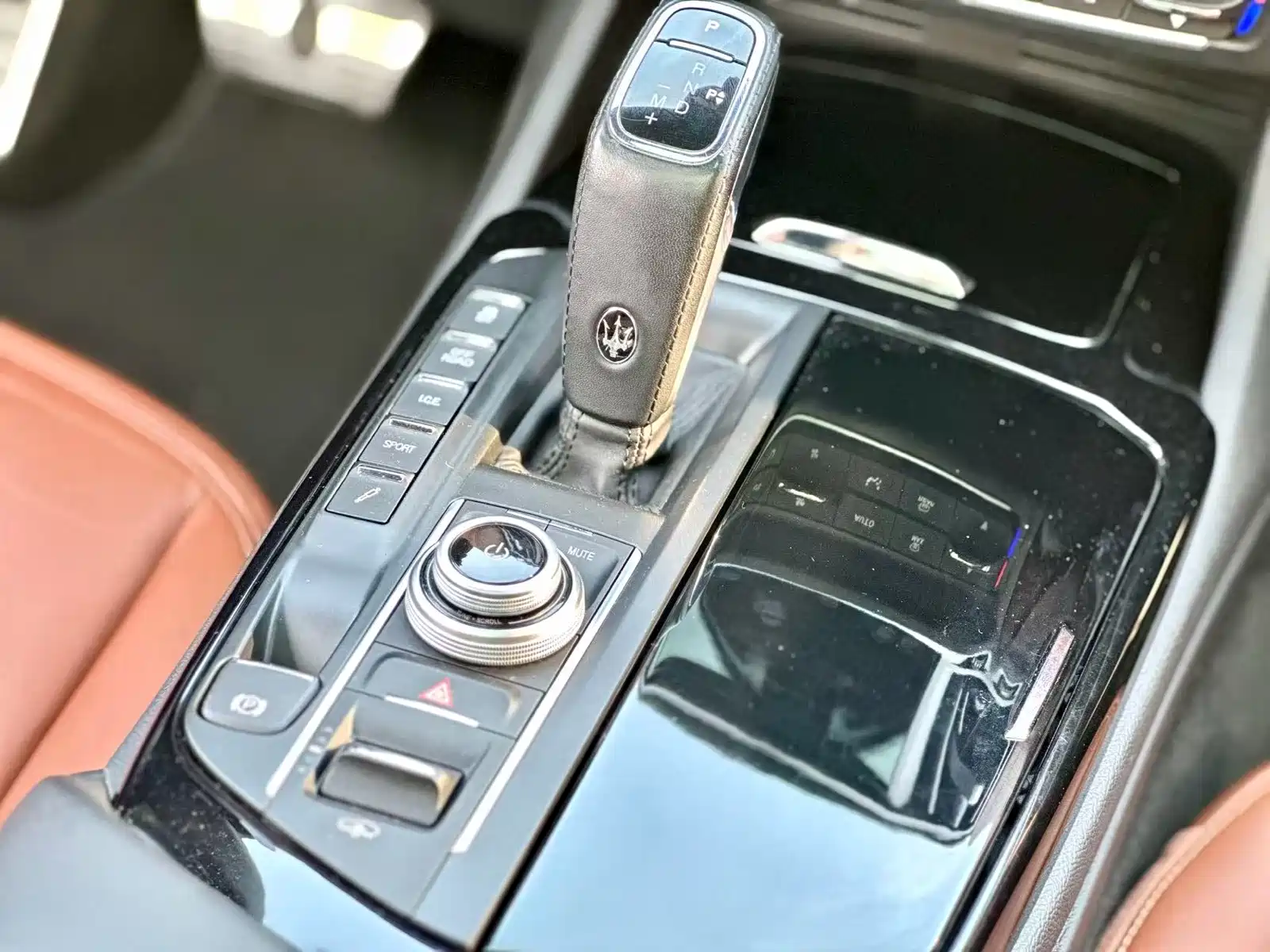 Фото 10 - Maserati Levante
