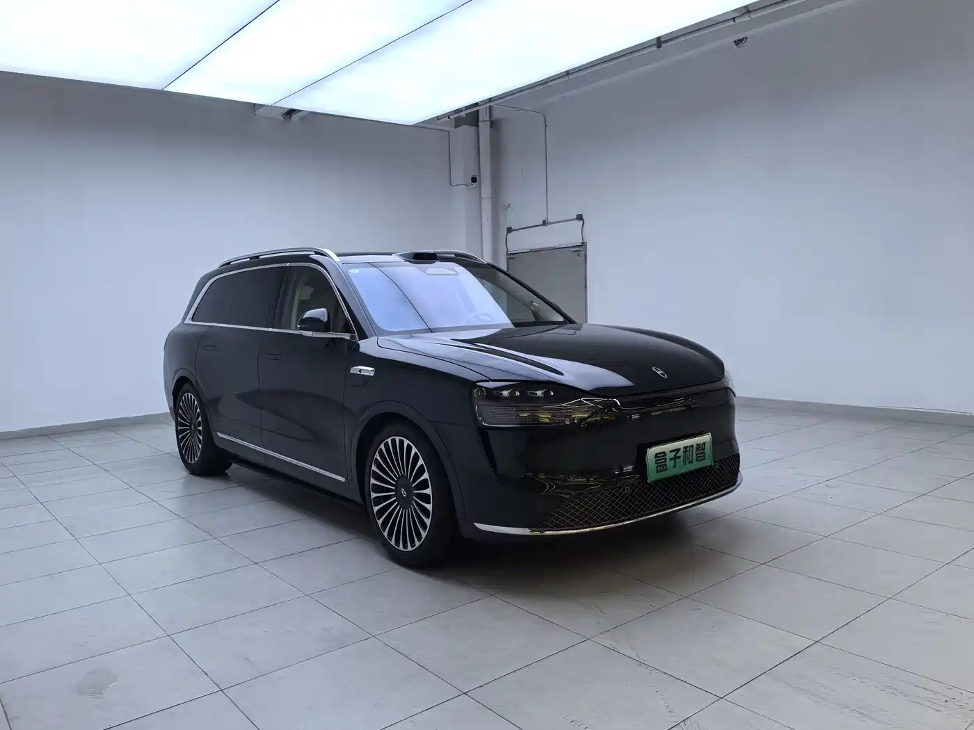 AITO Wenjie AITO M9 2025 Pure Electric Ultra 100kWh 6-Seater фото 3