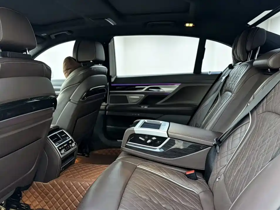 BMW 7-SERIES