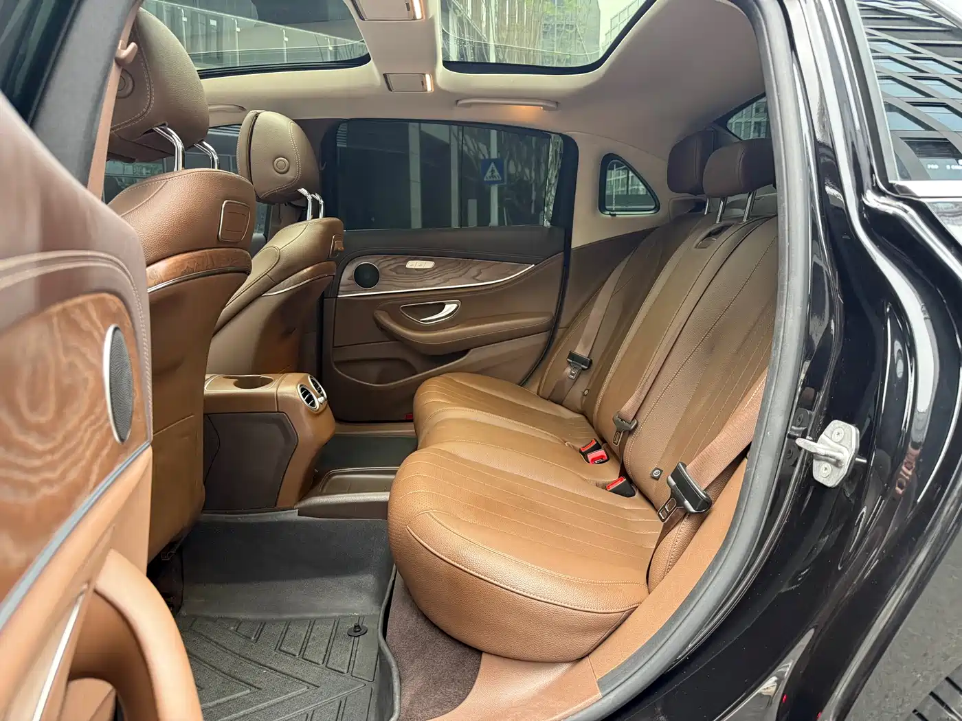 Mercedes-Benz E-Class 2018 E 300 L Luxury фото 18