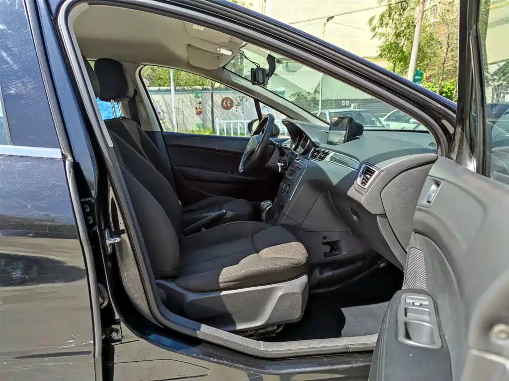 Peugeot 308 2013 Model 1.6L Automatic Superior Style фото 8