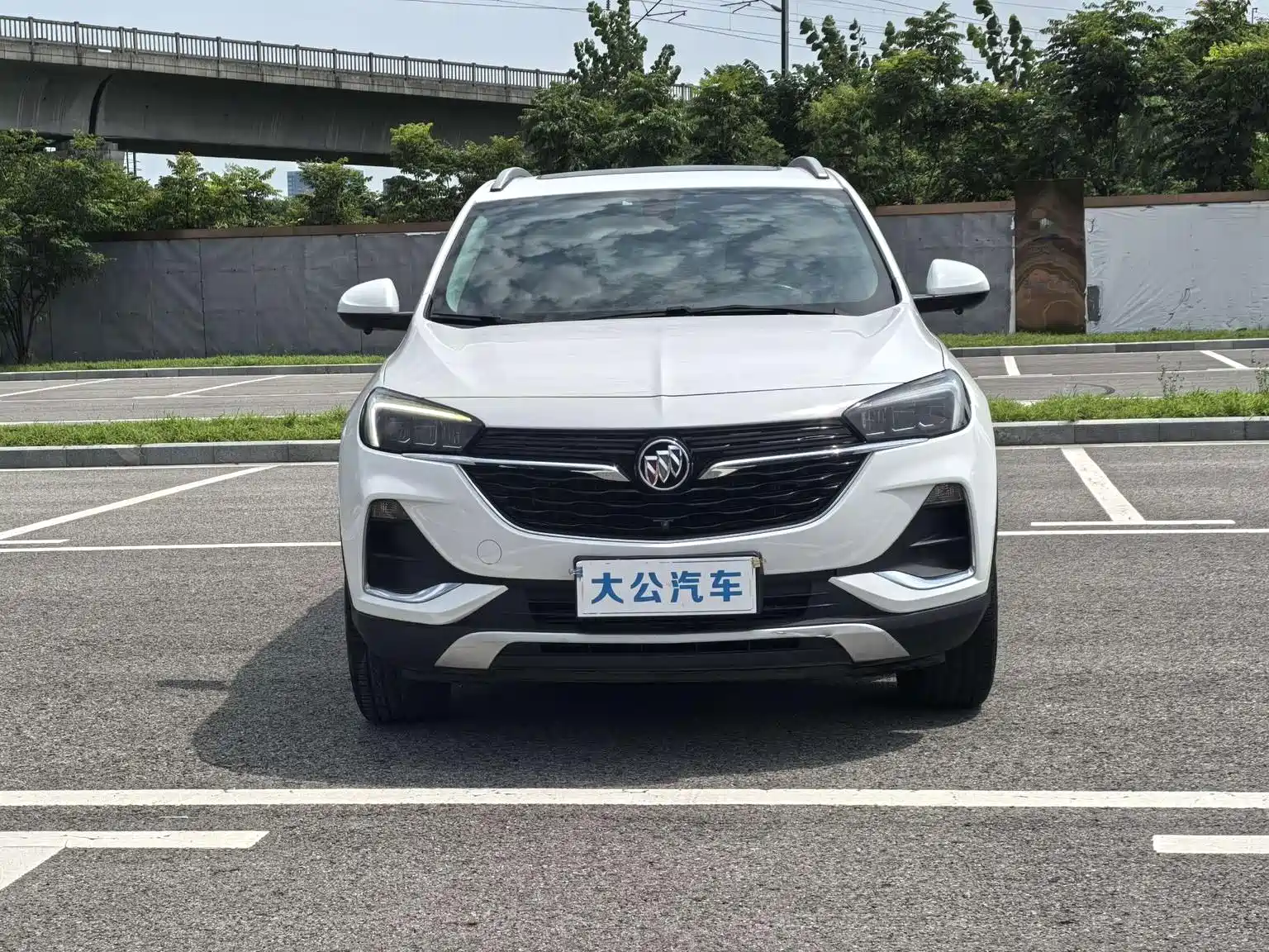 Photo 2 - Buick Encore GX