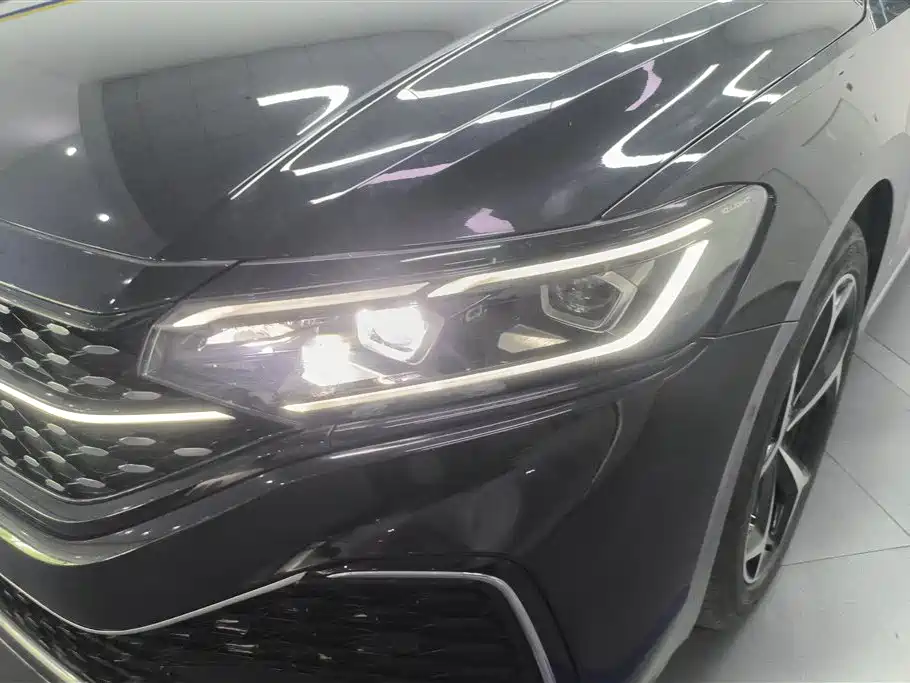 Volkswagen Passat 2024 380TSI Starlight Luxury Edition фото 5