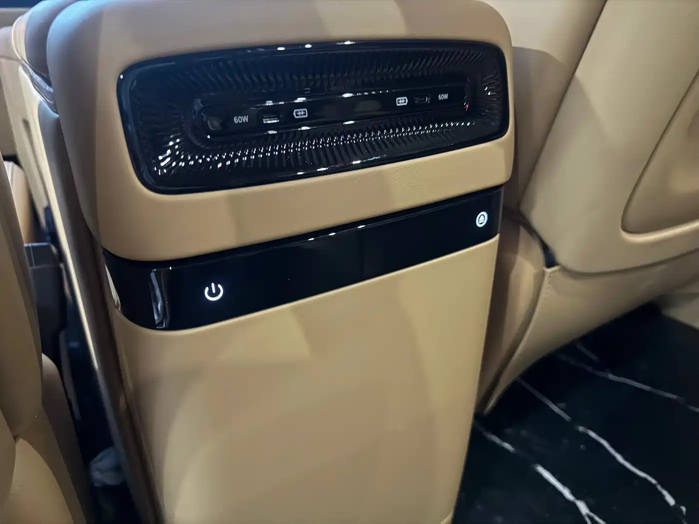 Voyah Auto Voyah Dreamer 2025 2025 Model PHEV 4WD Premium QianKun Edition