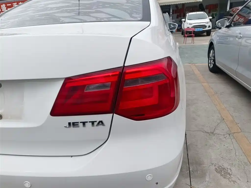 Volkswagen Jetta 2013 1.6L Automatic Fashion фото 8