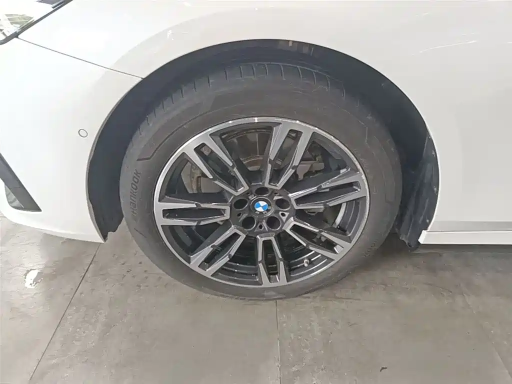 BMW 5 Series 2024 525Li M Sport Package фото 23