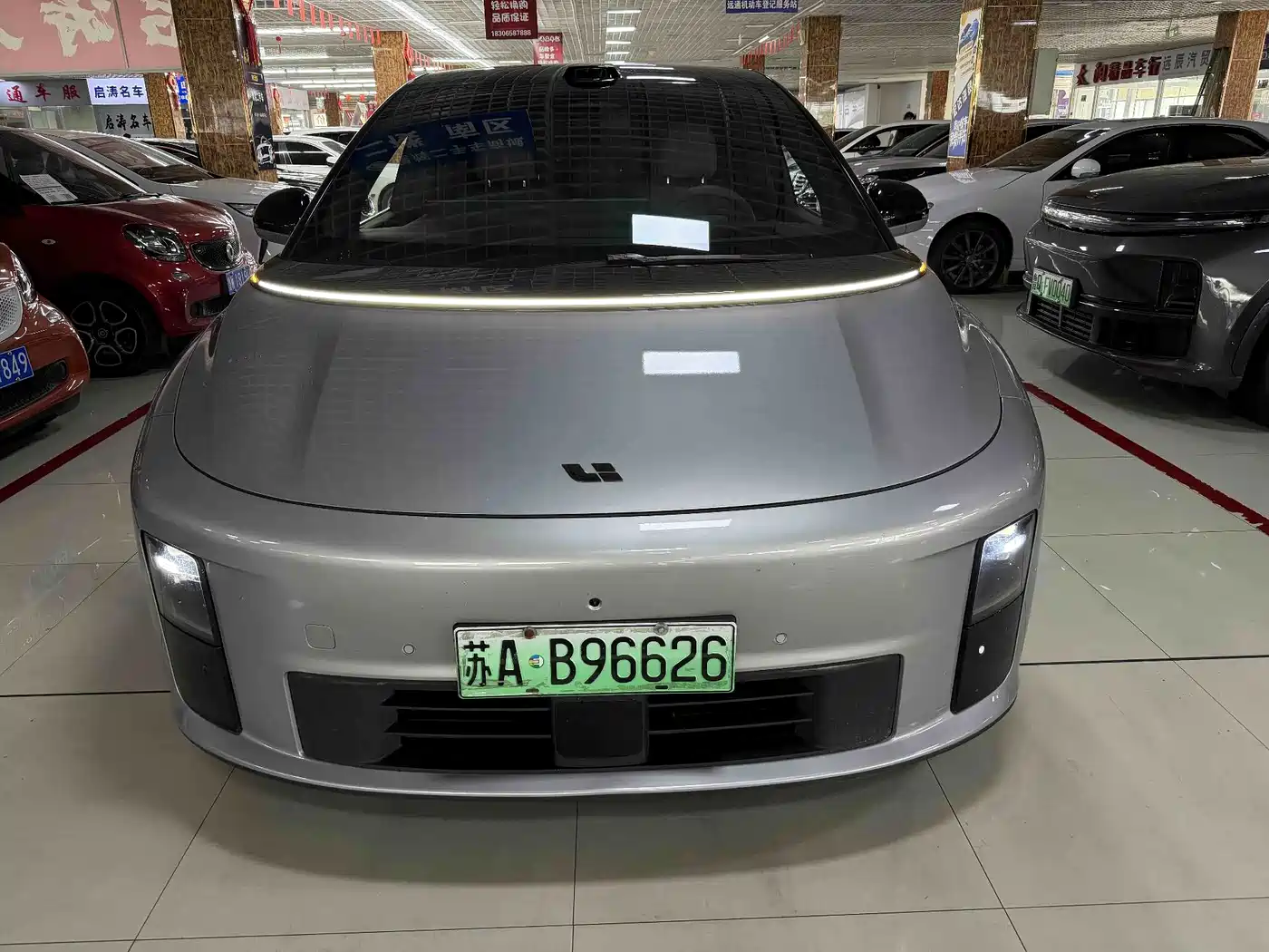 Фото 1 - Li Auto i6