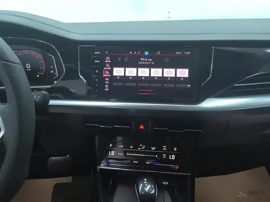 Volkswagen Passat 2024 380TSI Starlight Luxury Edition фото 13