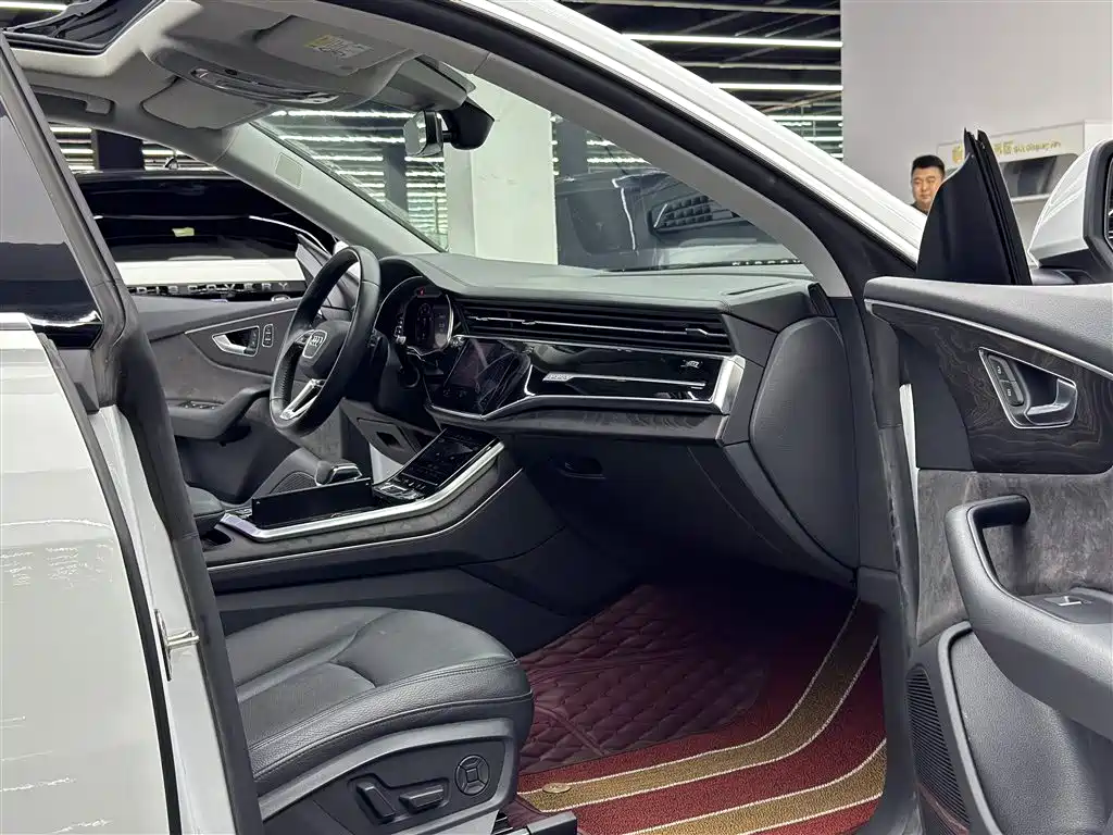 Audi Q8 2019 55 TFSI Luxury Dynamic фото 8