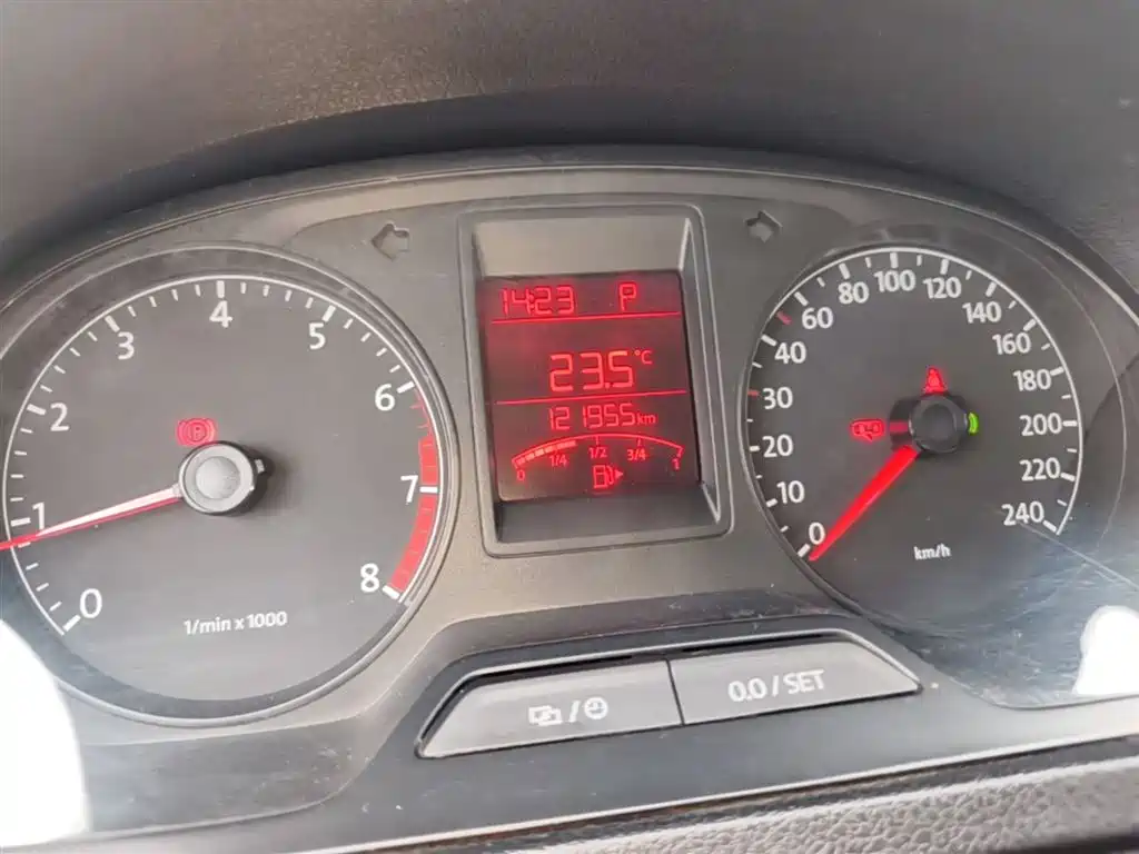 Volkswagen Jetta 2013 1.6L Automatic Fashion фото 12