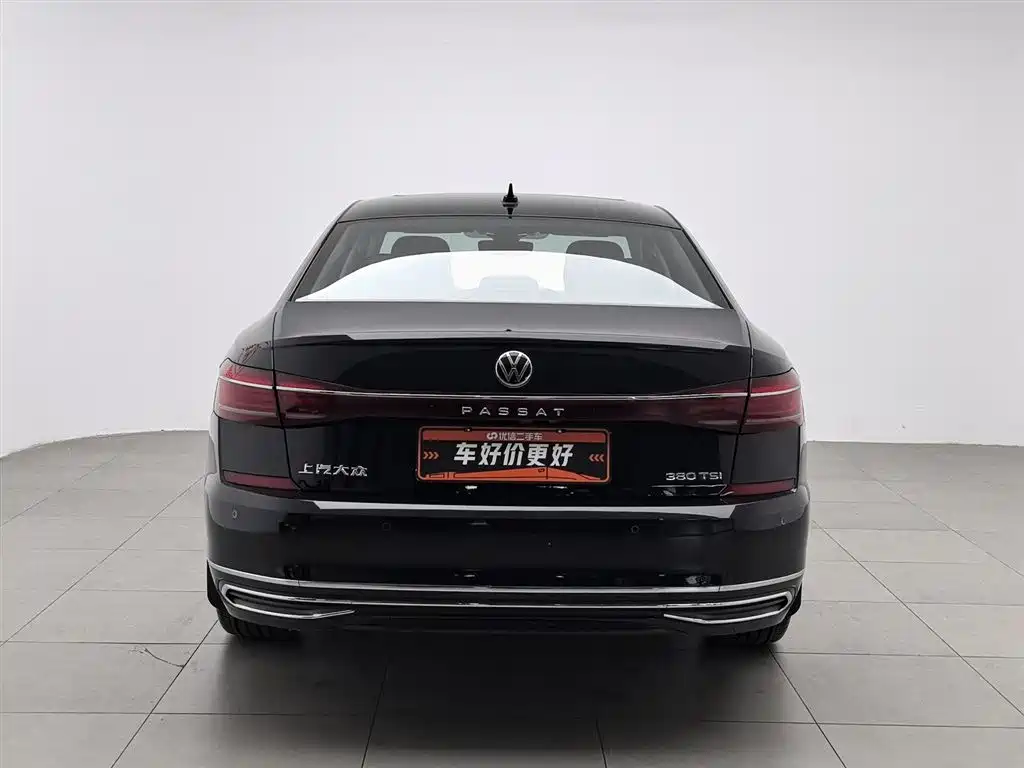 Volkswagen Passat 2024 380TSI Luxury фото 4