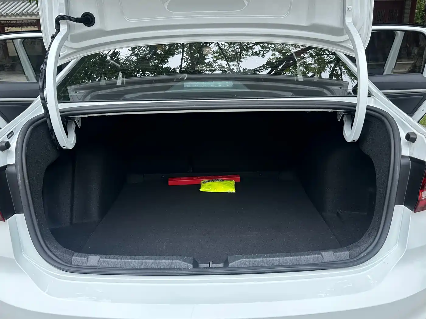 Volkswagen Lavida 2024 Model 300TSI DSG Starlight Leading Edition фото 13