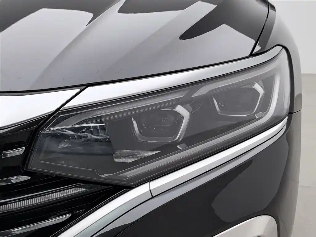 Volkswagen Passat 2024 380TSI Luxury фото 7