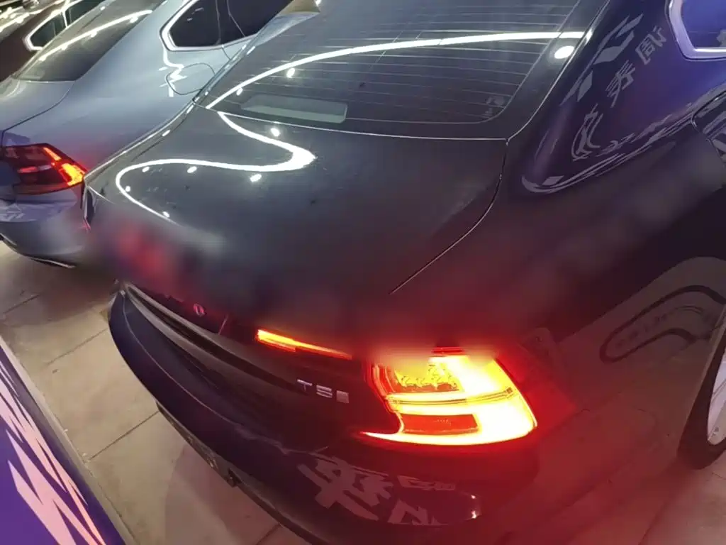 Фото 6 - Volvo S90