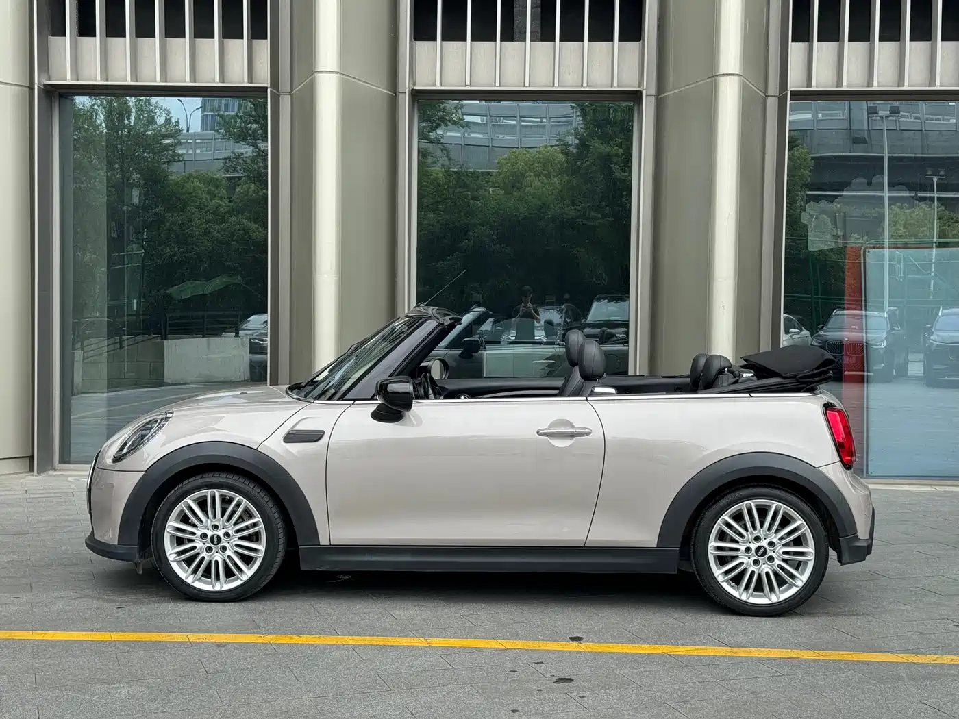 MINI 2022 1.5T COOPER CABRIO Classic фото 6