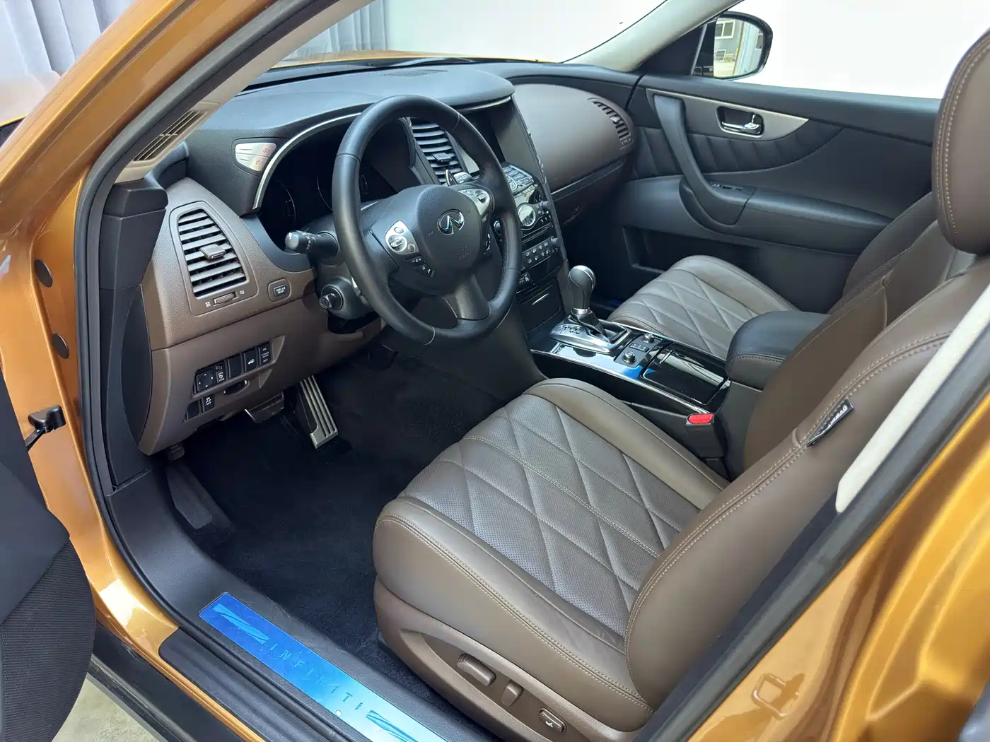 Photo 13 - Infiniti FX