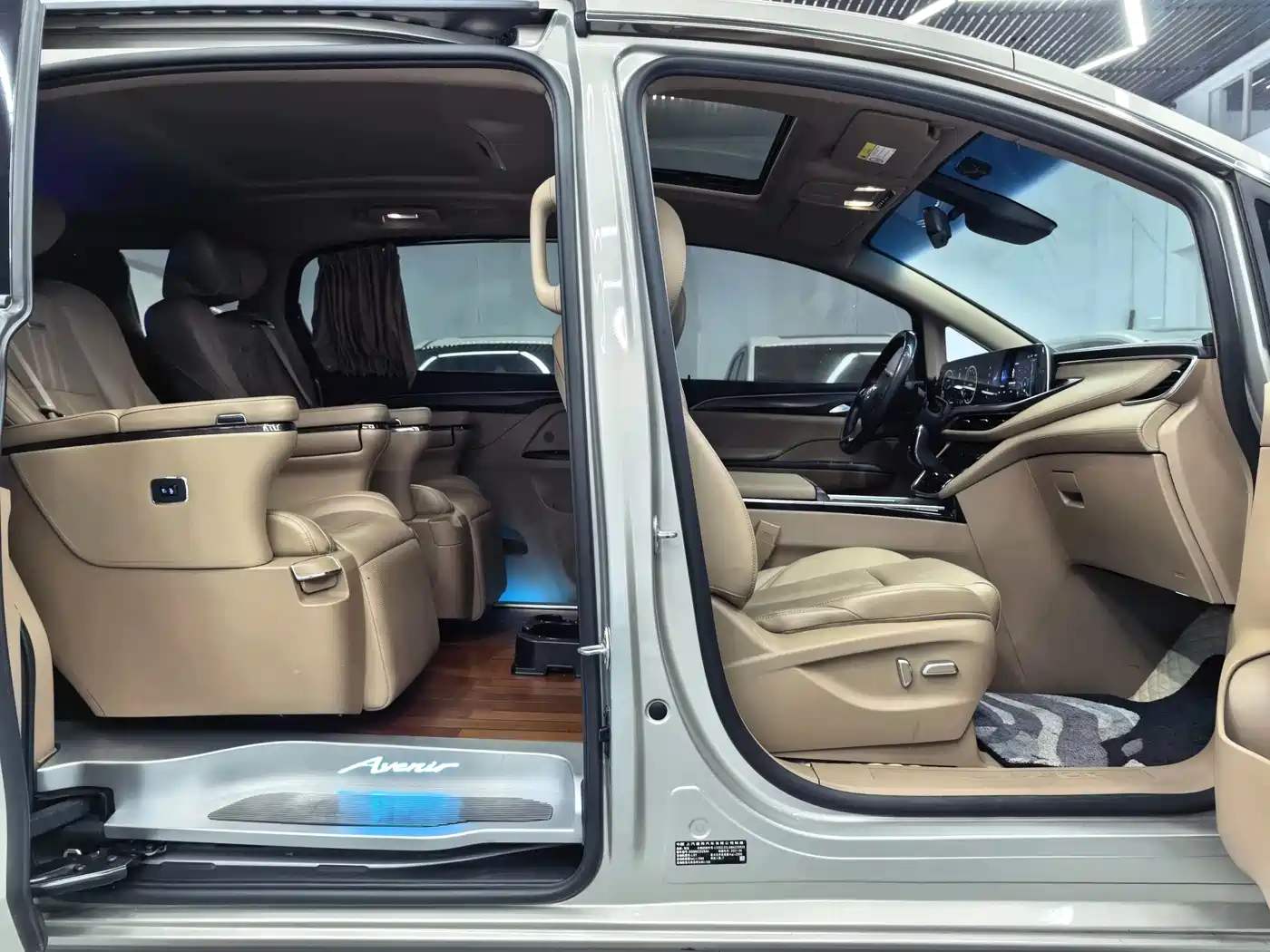Buick GL8 2021 ES Landlord 653T Premium фото 10