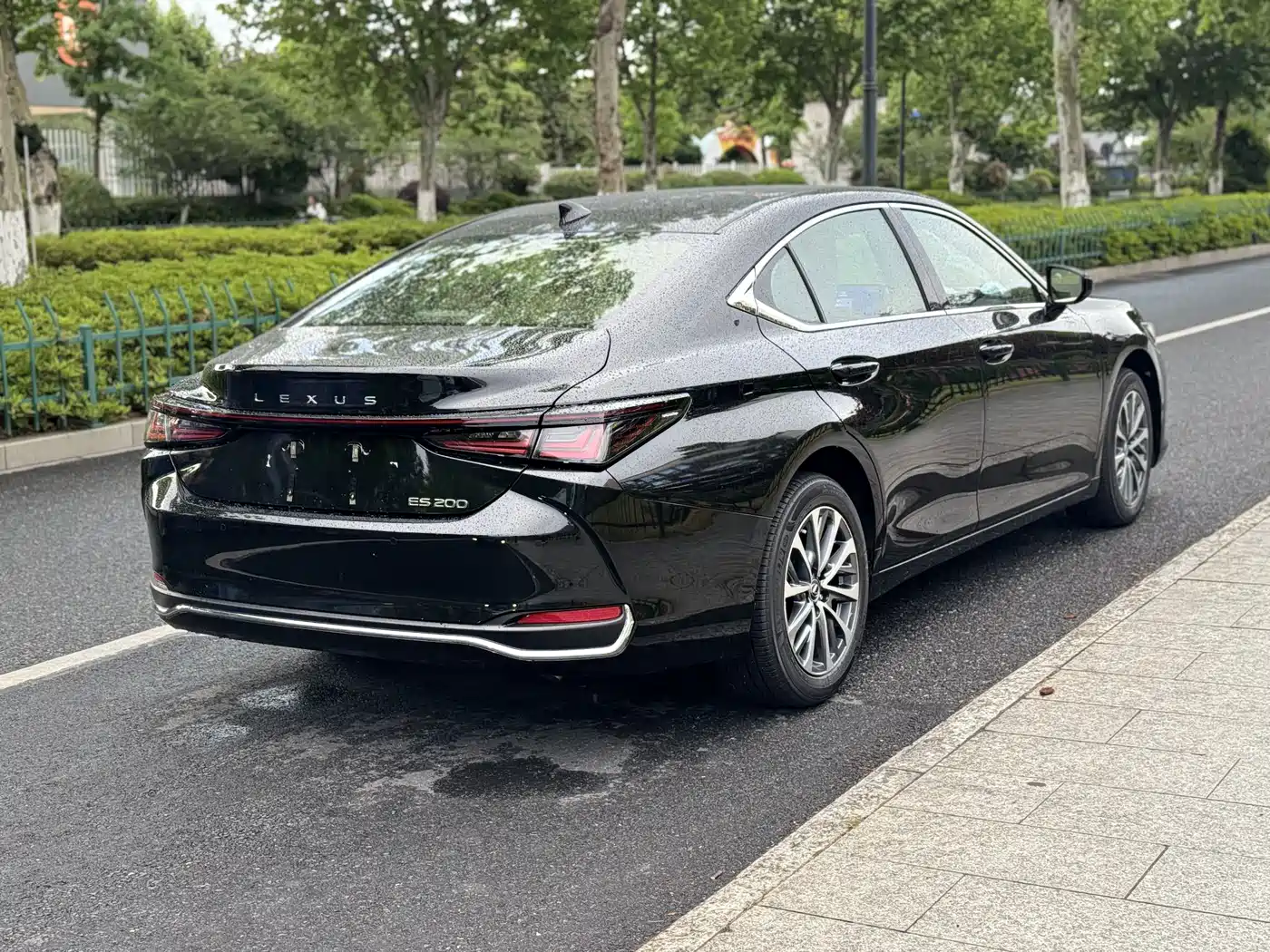 Lexus ES 2025 200 Ultimate Edition фото 4