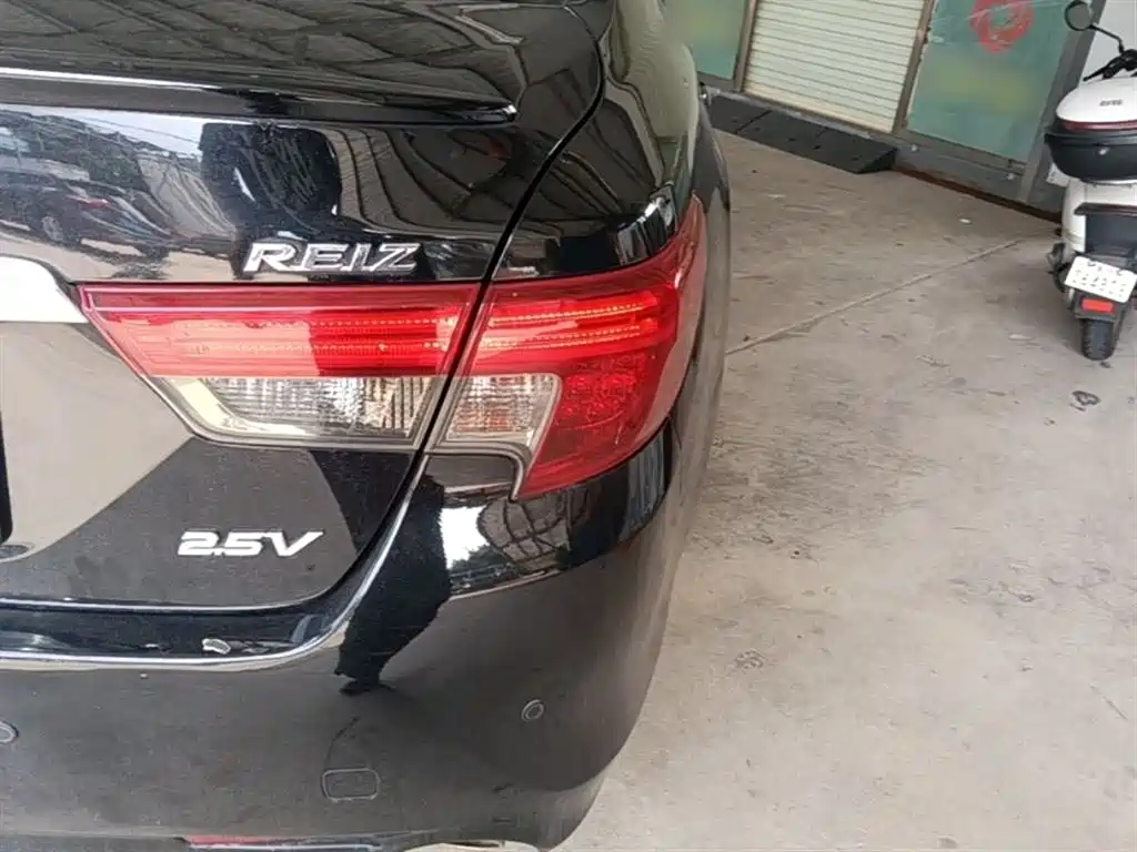 Toyota Reiz 2013 2.5V Premium Edition фото 8