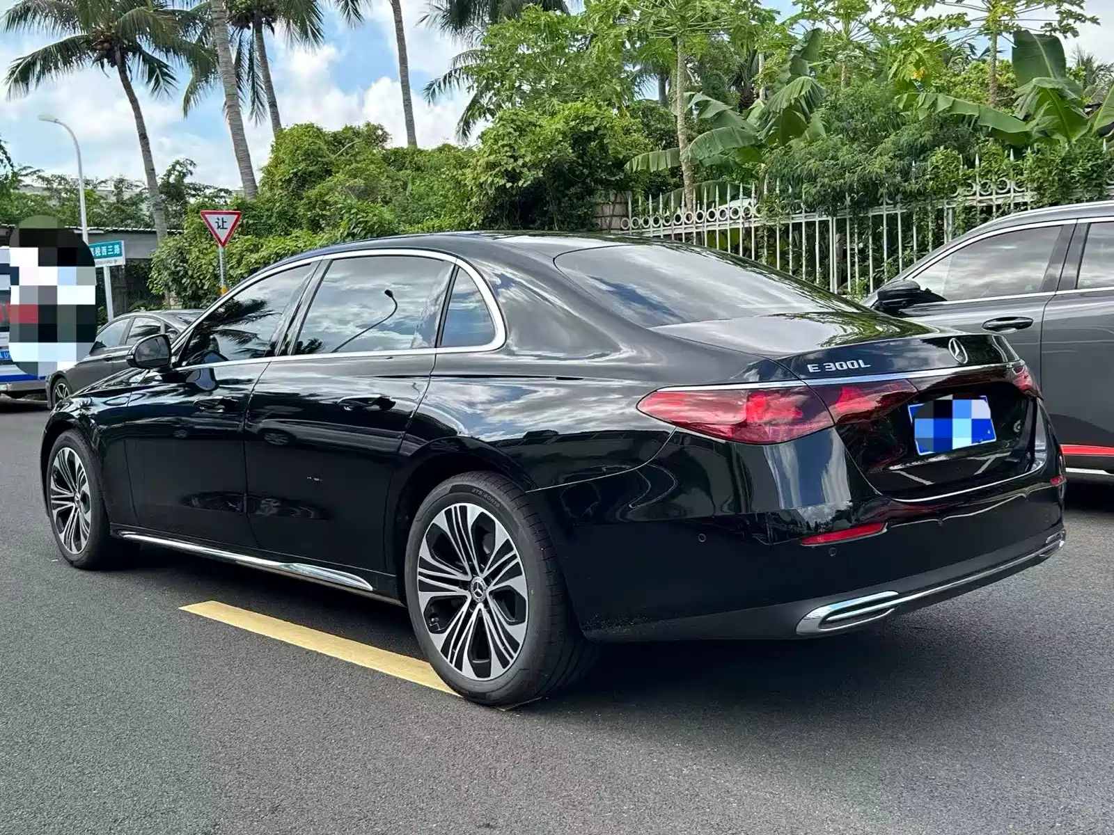 Фото 7 - Mercedes-Benz E-Class