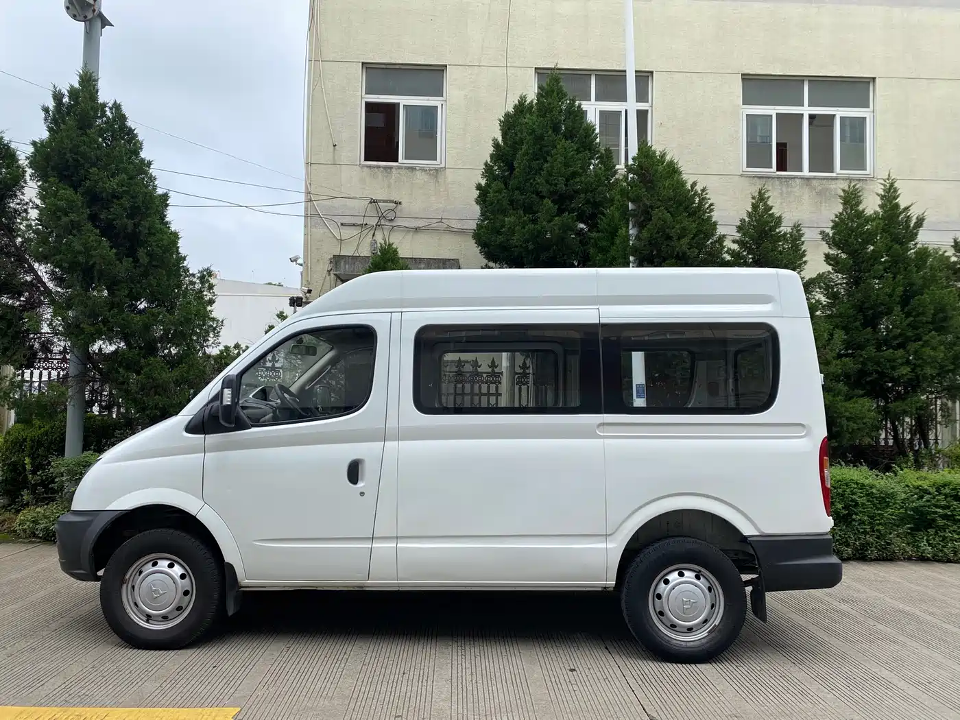 SAIC Maxus Xintu V80 2011 Model 2.5T Short Wheelbase Medium Roof Transport Elite Edition фото 3