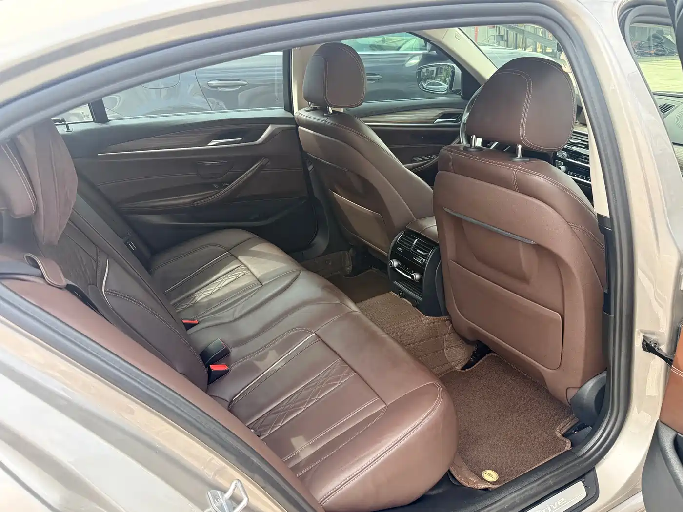 BMW 5 Series New Energy 2019 530Le Luxury Package фото 13