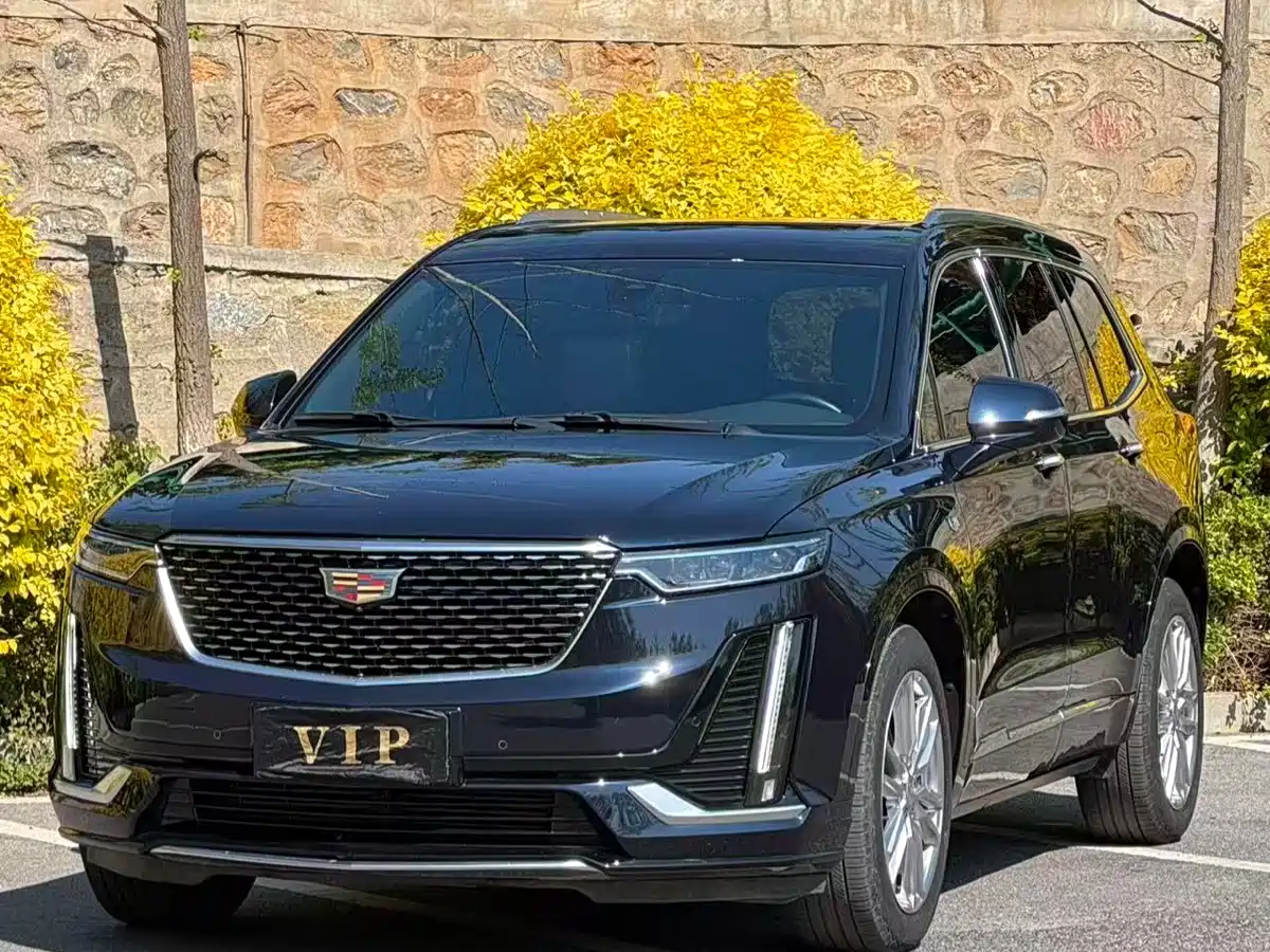 CADILLAC XT6