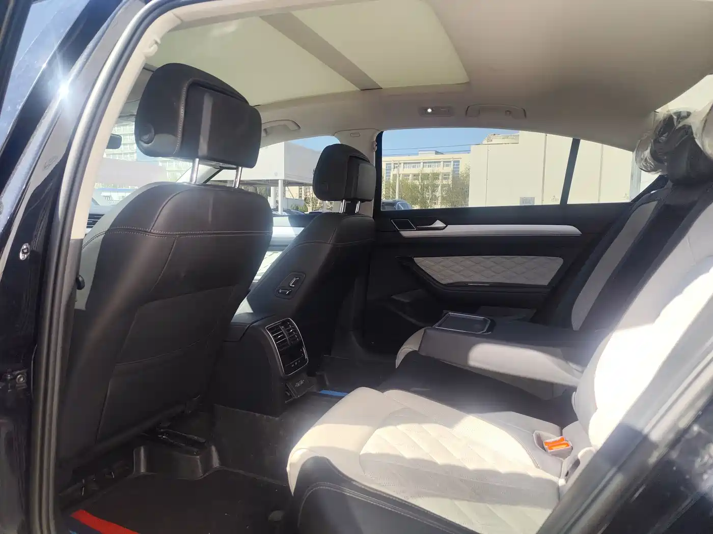 Volkswagen Magotan 2023 Model 2 Million Commemorative Edition 330TSI DSG Luxury фото 8