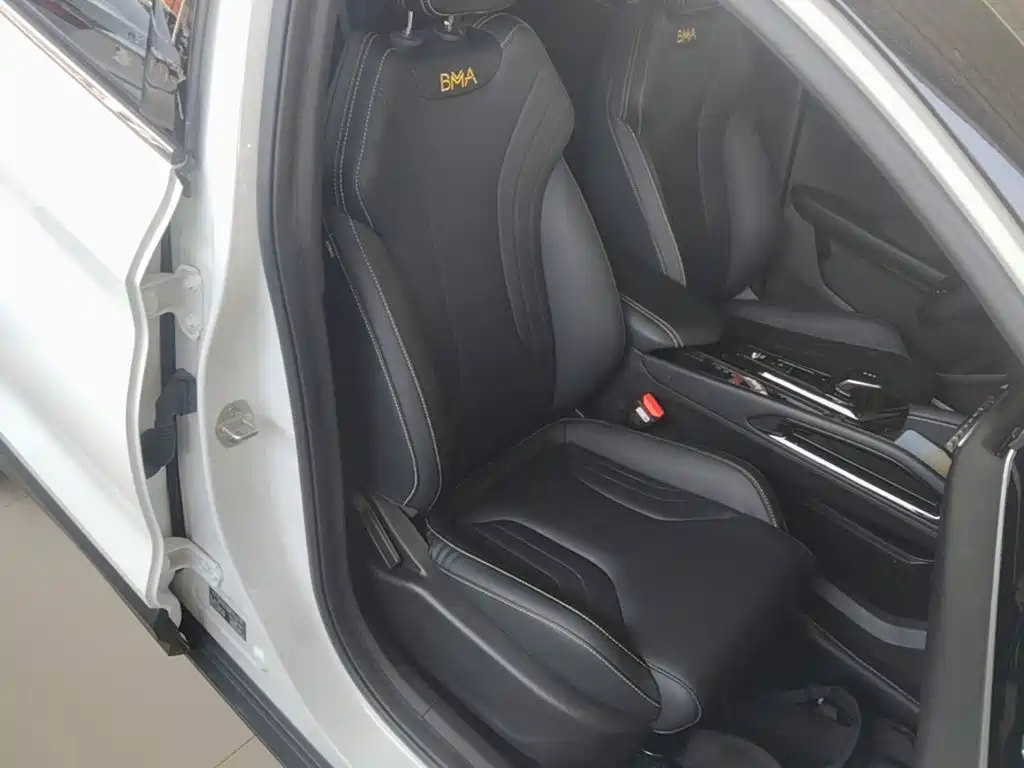 Фото 25 - Geely Coolray