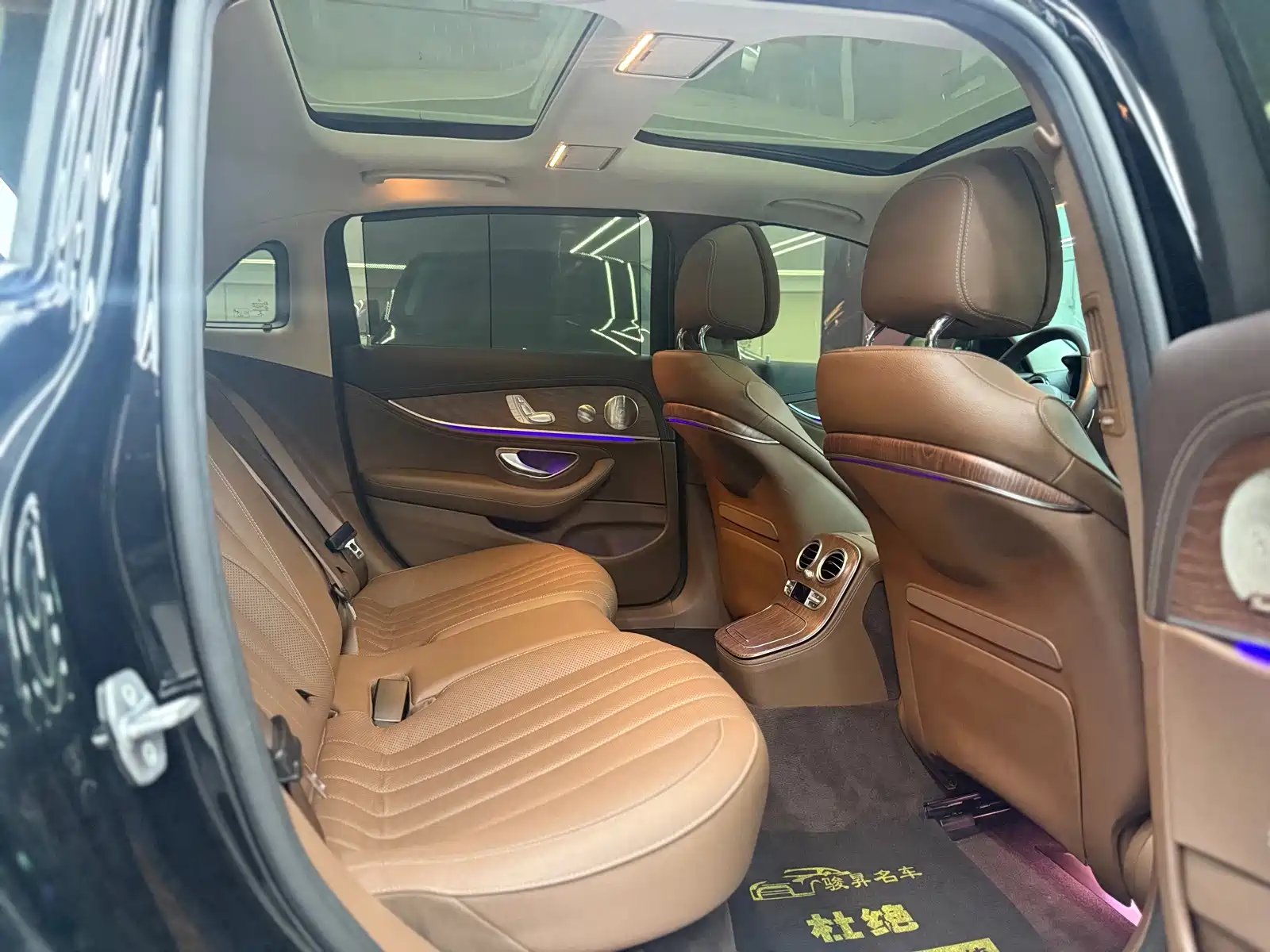 Фото 23 - Mercedes-Benz E-Class