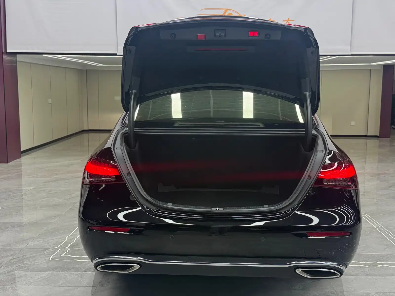 Фото 27 - Mercedes-Benz E-Class
