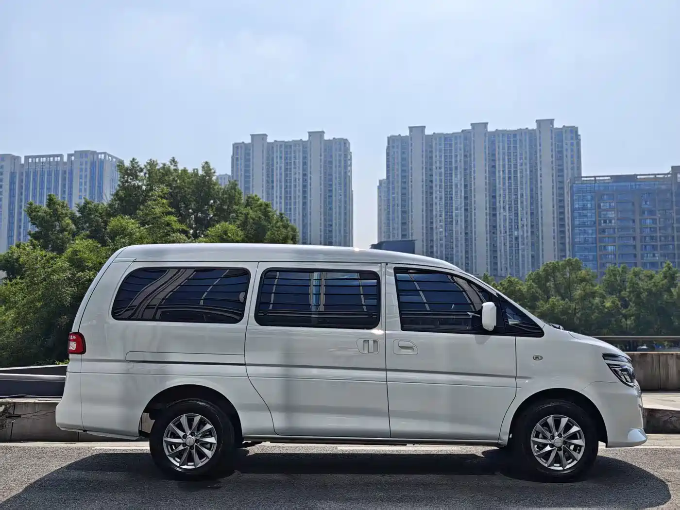 Dongfeng Fengxing Lingzhi New Energy 2026 2025 Model 410km Standard Edition Basic 7-seater