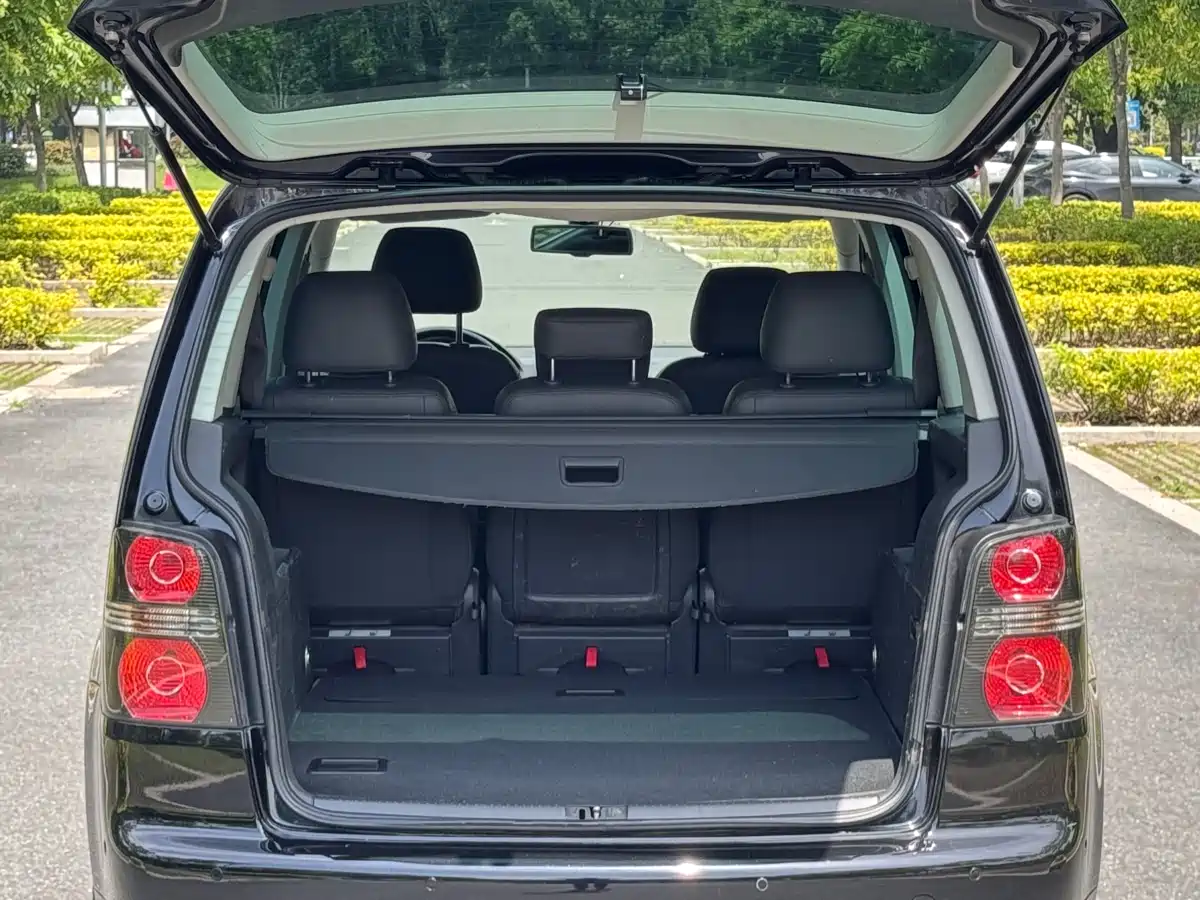Volkswagen Touran 2013 1.4T DSG Brilliant Edition 5-seater фото 26