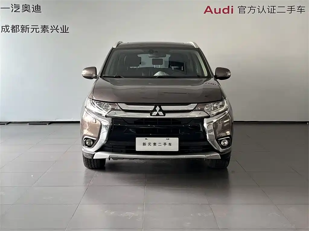 Mitsubishi Outlander 2016 2.4L 4WD Luxury Edition 7-seater фото 2
