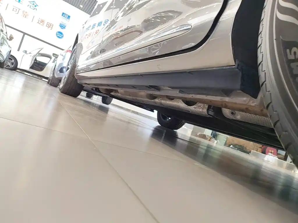 Roewe iMAX8 EV 2024 2025 1.5T DMH Land Luxury Edition