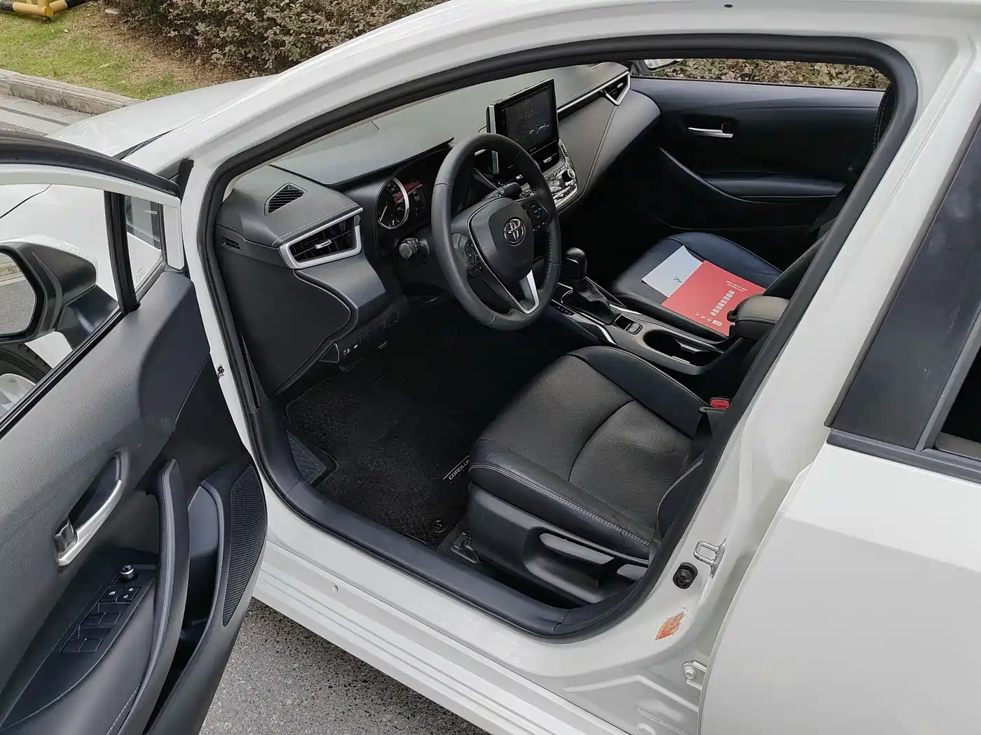 Toyota Corolla 2019 1.2T S-CVT GL-i Luxury Edition фото 7