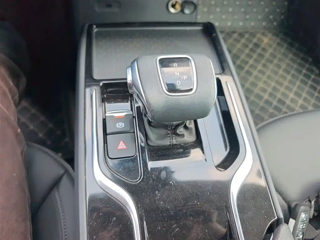 Hongqi E-QM5 2024 Model 450km Travel Edition фото 14
