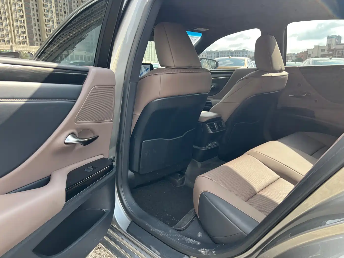 Lexus ES 2023 200 Luxury Edition фото 10