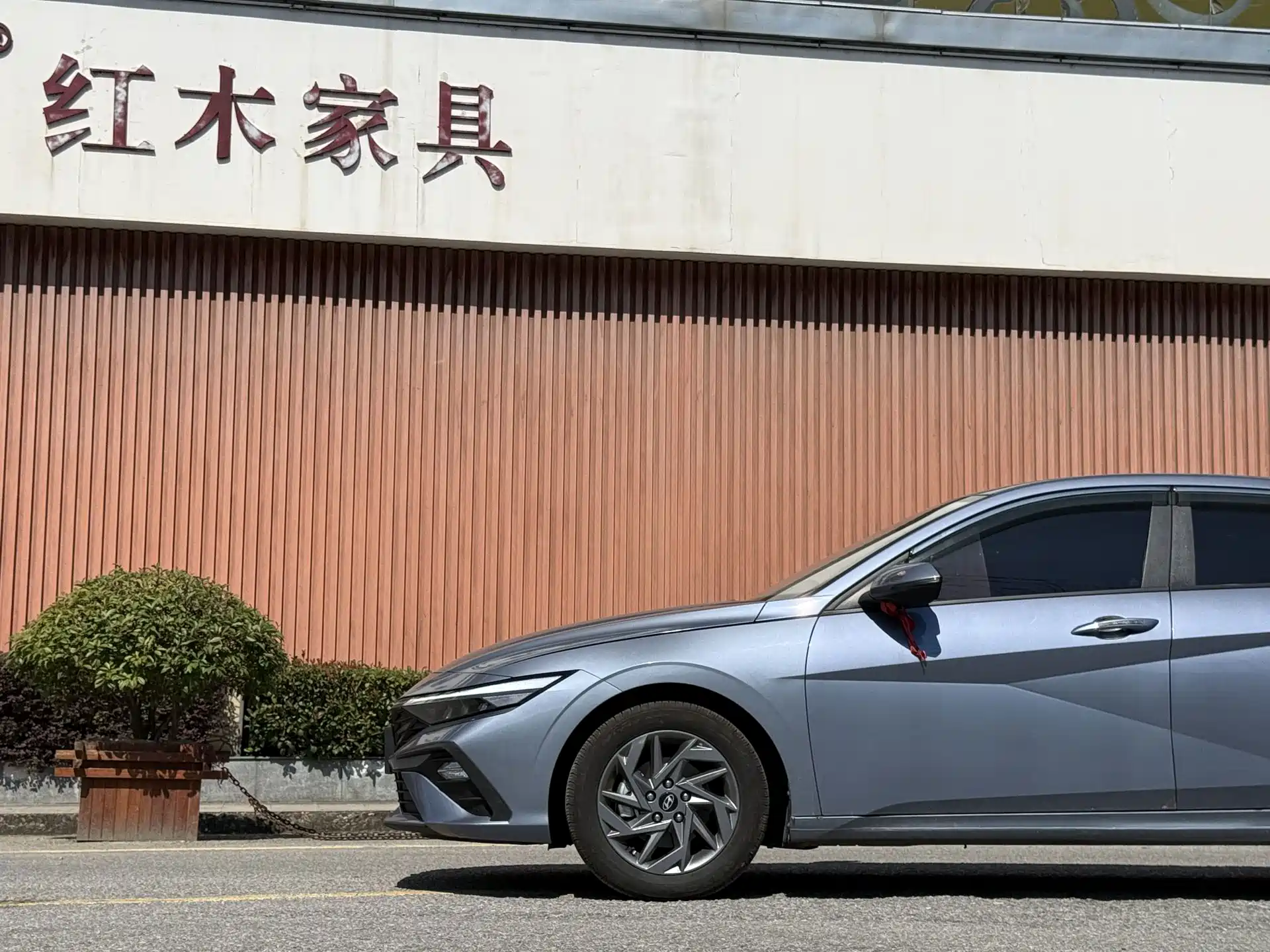 Photo 9 - Hyundai Elantra