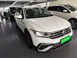 Photo 4 - Volkswagen Tiguan L