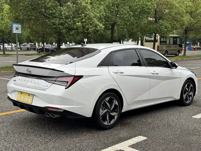 Hyundai Elantra 2022 240TGDi DCT LUX Premium Edition — фото 5