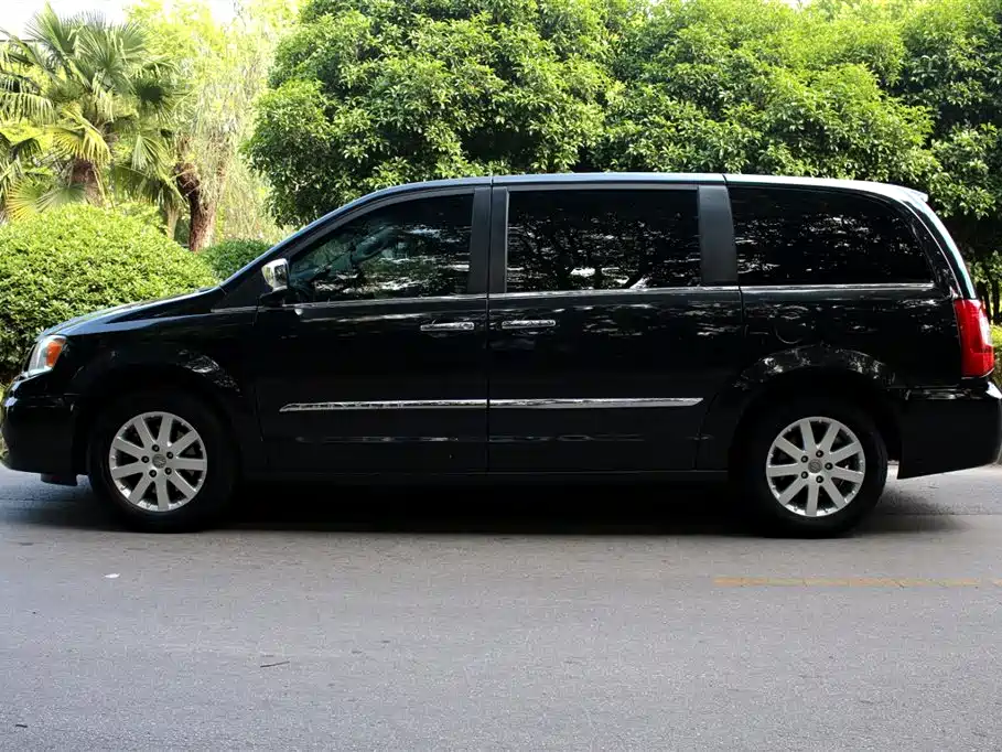 Chrysler Grand Voyager (Import) 2014 3.6L Comfort Edition фото 4