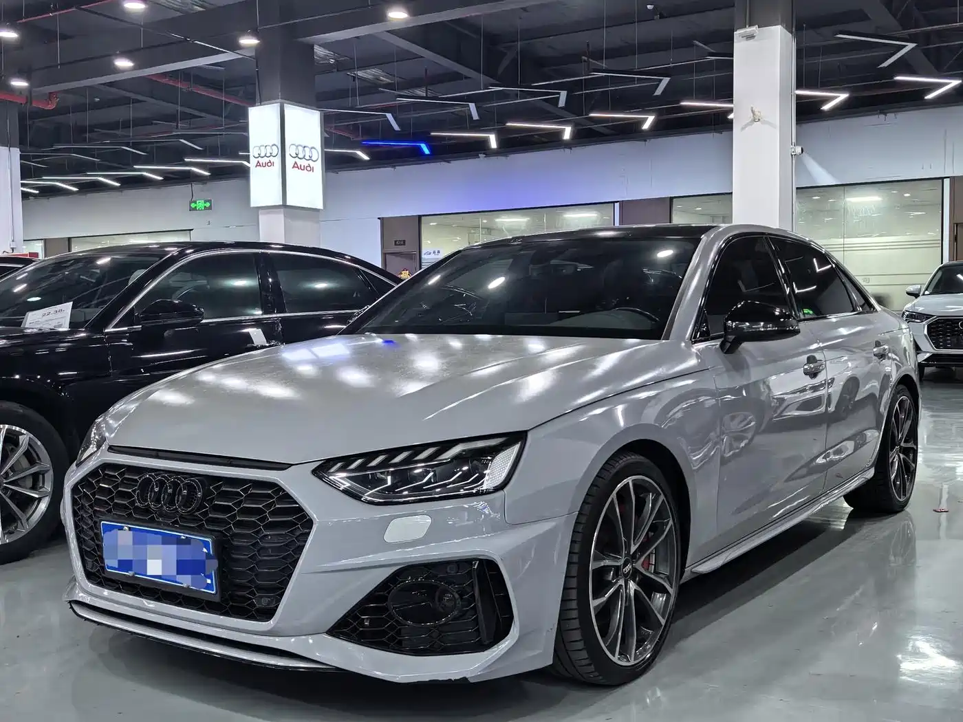Фото 1 - Audi A4L