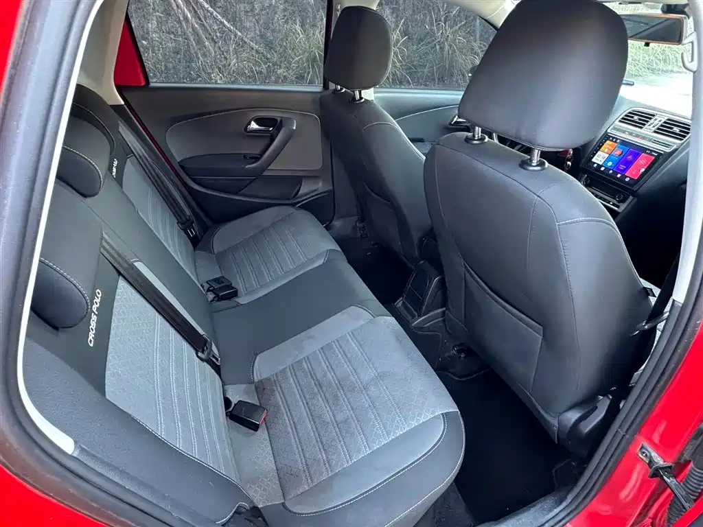 Volkswagen Polo 2016 1.6L Cross Polo Automatic фото 19