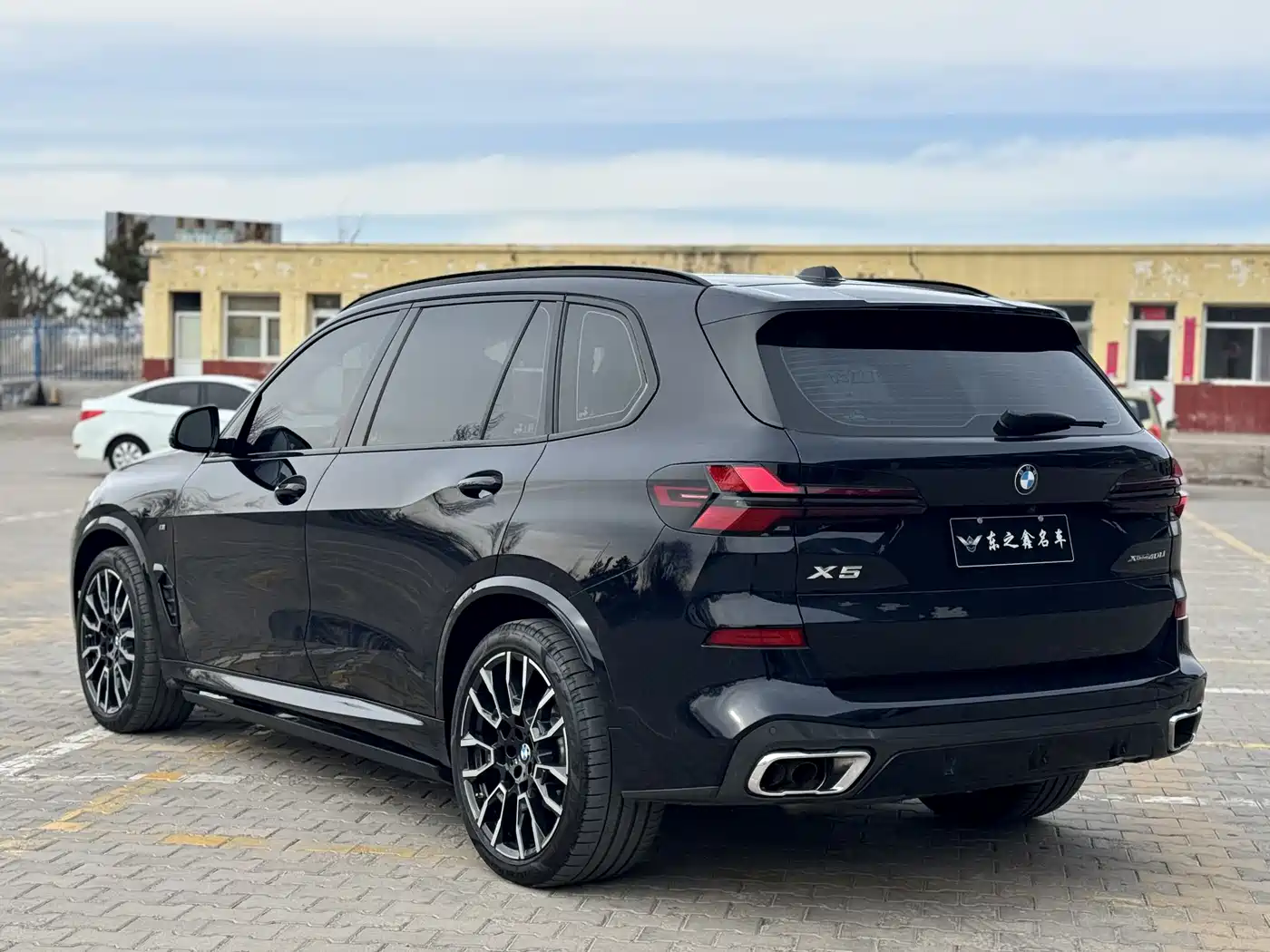 BMW X5 2023 xDrive 40Li M Sport Black Night Package фото 3